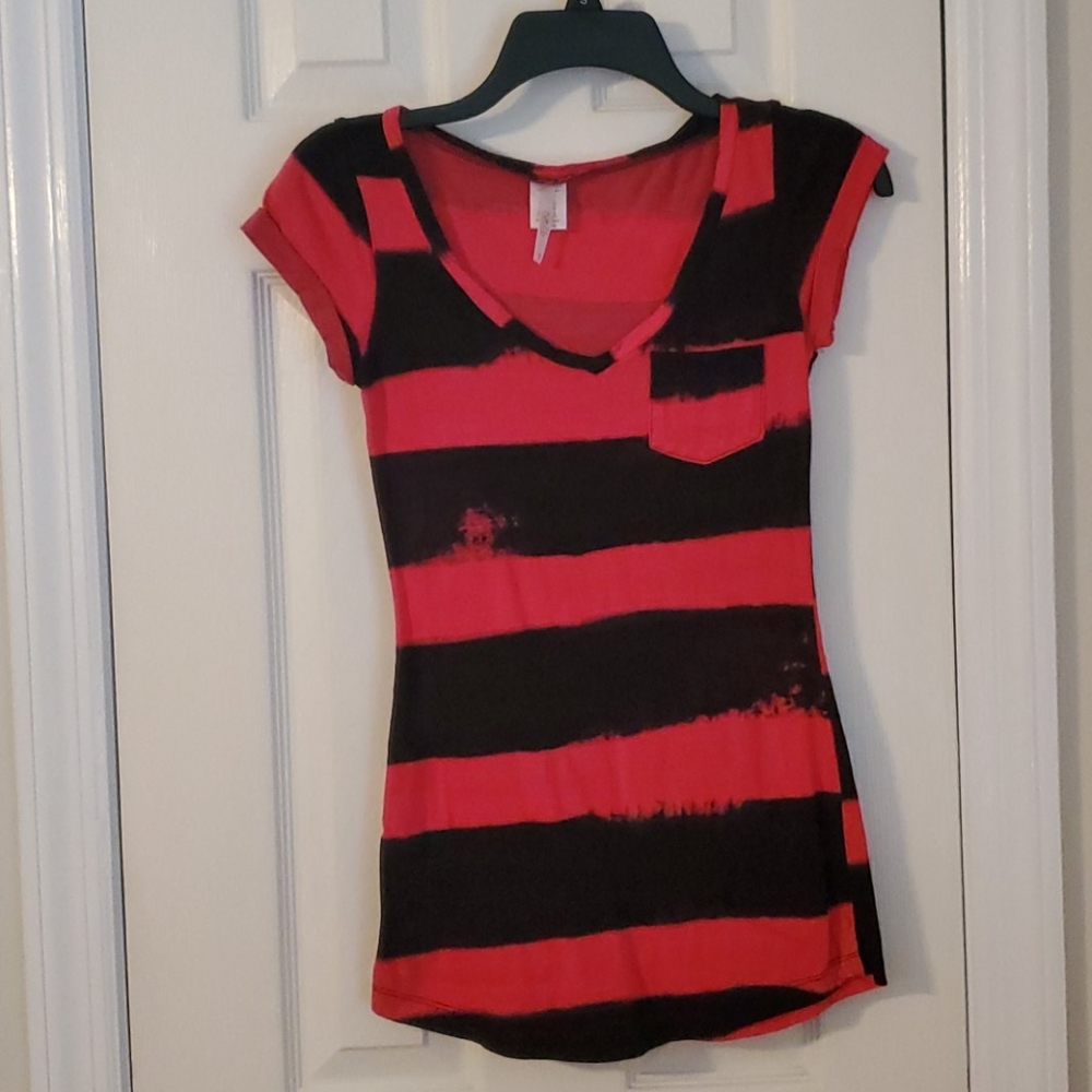 V-neck tshirt